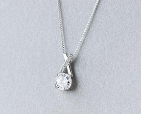 Colar com pingente de diamante mori em prata S925